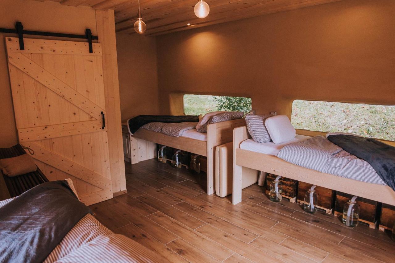 Sleeping With Bees - Tourist Farm Muha Apartamento Grosuplje Exterior foto