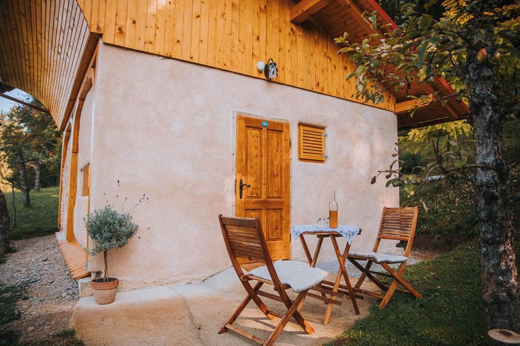 Sleeping With Bees - Tourist Farm Muha Apartamento Grosuplje Exterior foto