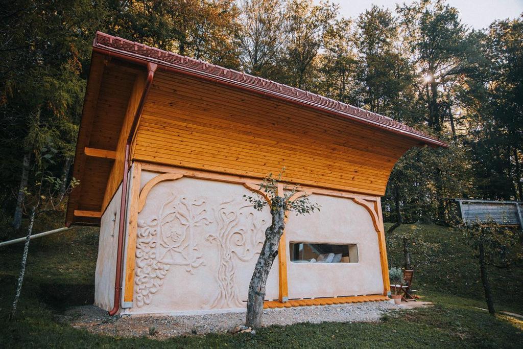 Sleeping With Bees - Tourist Farm Muha Apartamento Grosuplje Exterior foto