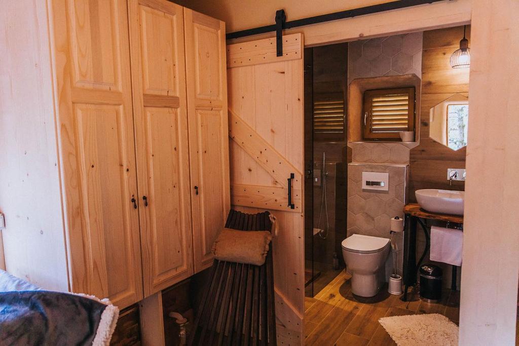 Sleeping With Bees - Tourist Farm Muha Apartamento Grosuplje Exterior foto