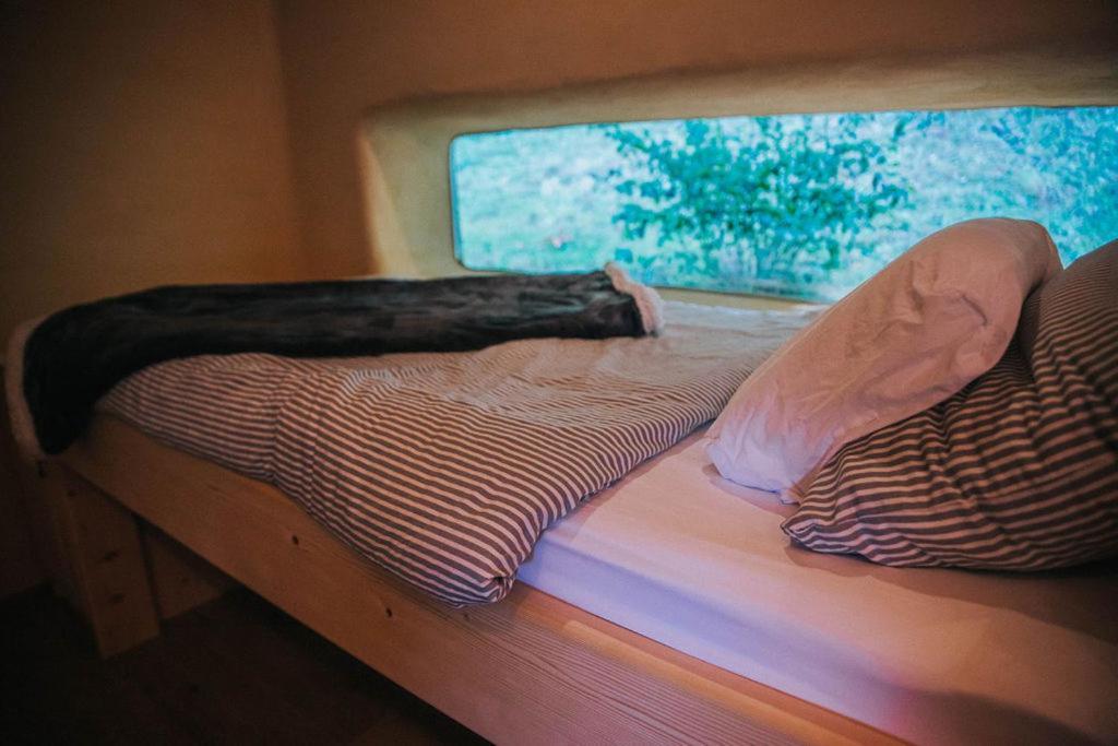 Sleeping With Bees - Tourist Farm Muha Apartamento Grosuplje Exterior foto