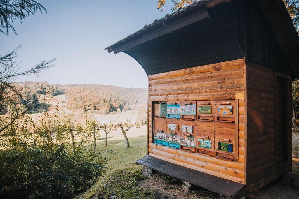 Sleeping With Bees - Tourist Farm Muha Apartamento Grosuplje Exterior foto