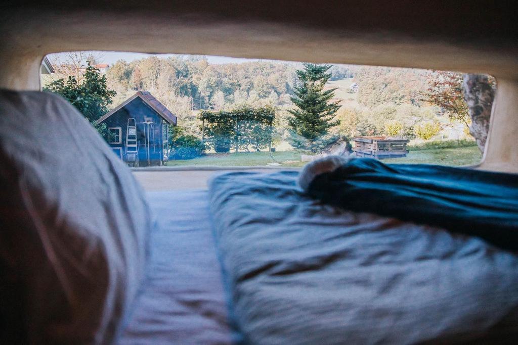 Sleeping With Bees - Tourist Farm Muha Apartamento Grosuplje Exterior foto