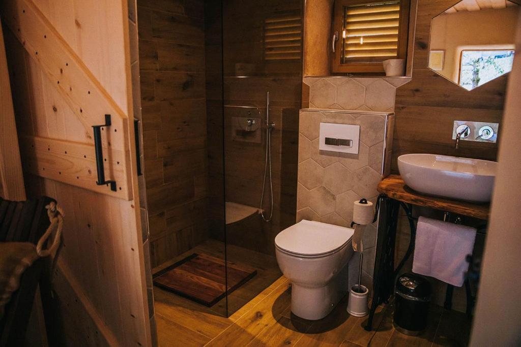 Sleeping With Bees - Tourist Farm Muha Apartamento Grosuplje Exterior foto